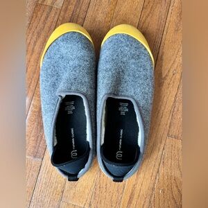 Mahabis Cozy Gray and Yellow Slippers (S10.5)